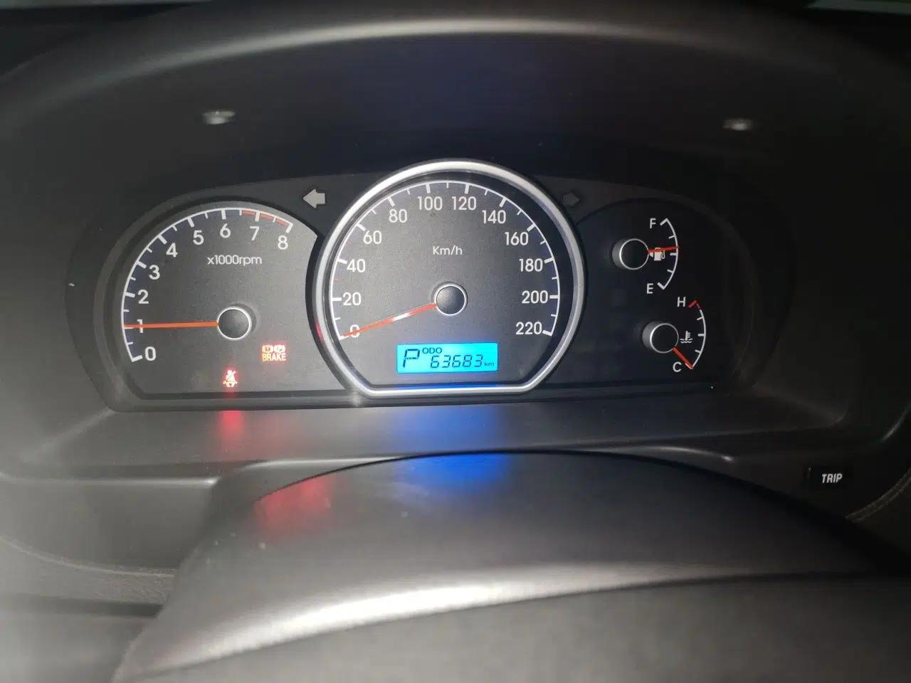 Hyundai Celesta 2011 1.6L Automatic Comfort Edition — миниатюра 13