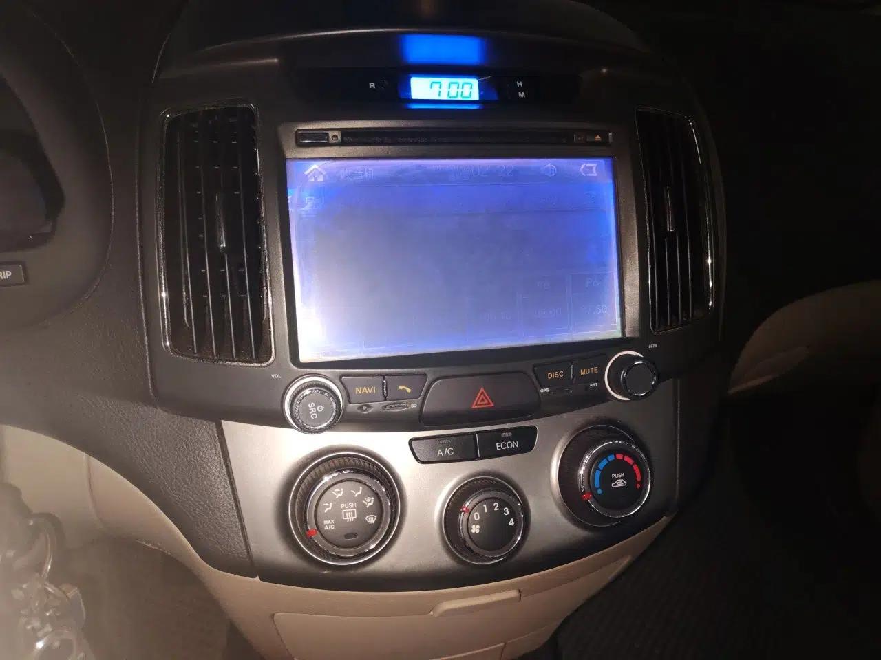 Hyundai Celesta 2011 1.6L Automatic Comfort Edition — миниатюра 14