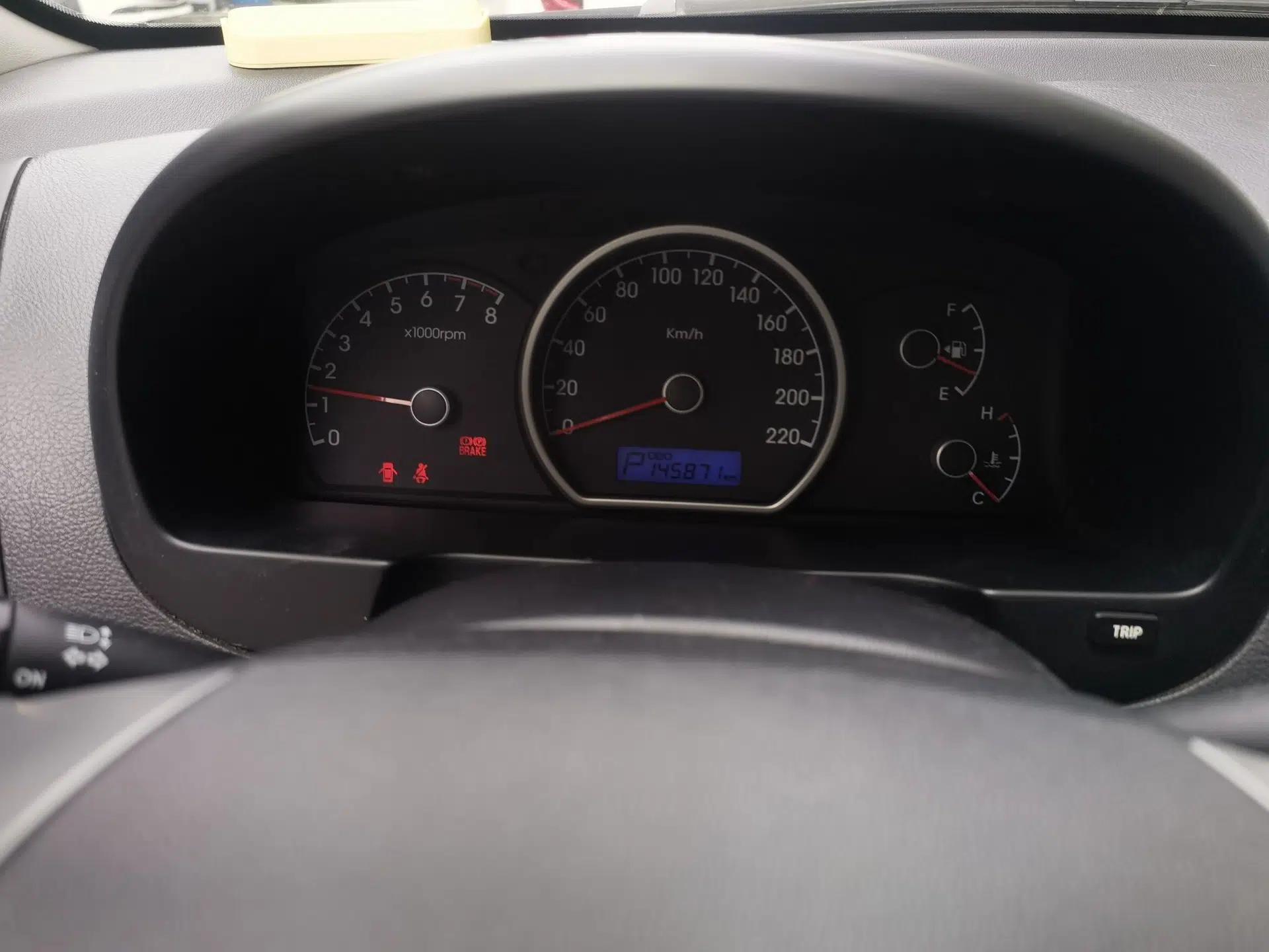 Hyundai Celesta 2011 1.6L Automatic Comfort Edition — миниатюра 12