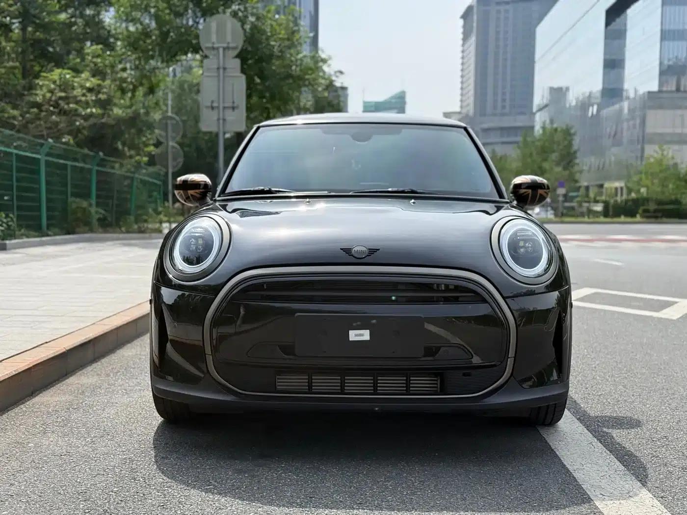 MINI 2023 1.5T COOPER King's Cross Special Edition — миниатюра 2