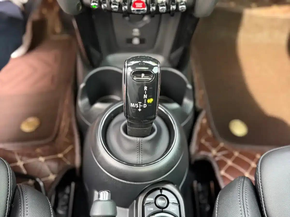MINI 2023 1.5T COOPER King's Cross Special Edition — миниатюра 16