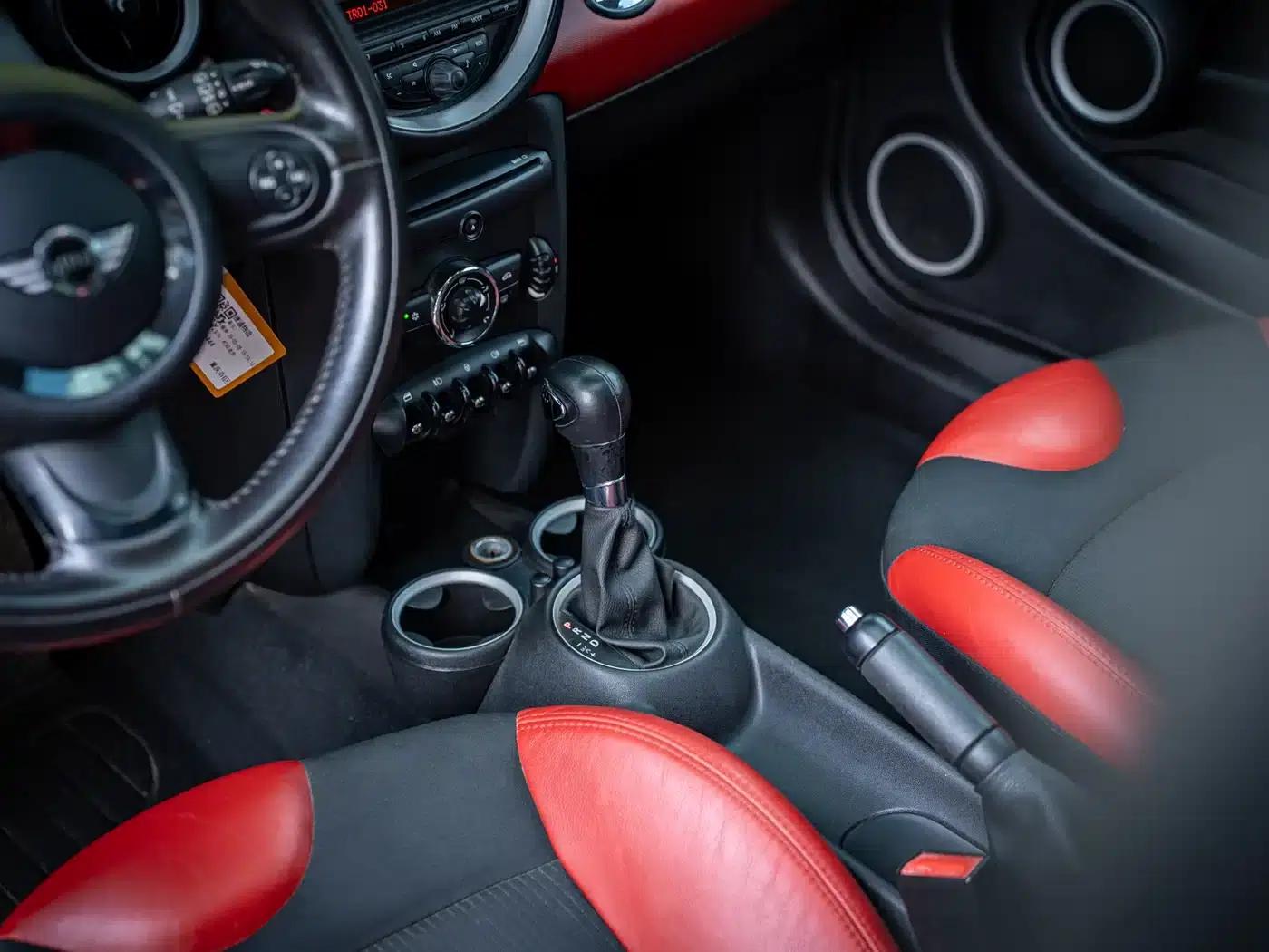 2011 MINI 1.6L COOPER Fun — миниатюра 12