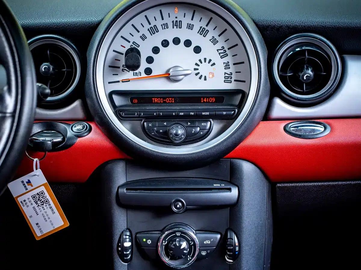 2011 MINI 1.6L COOPER Fun — миниатюра 14