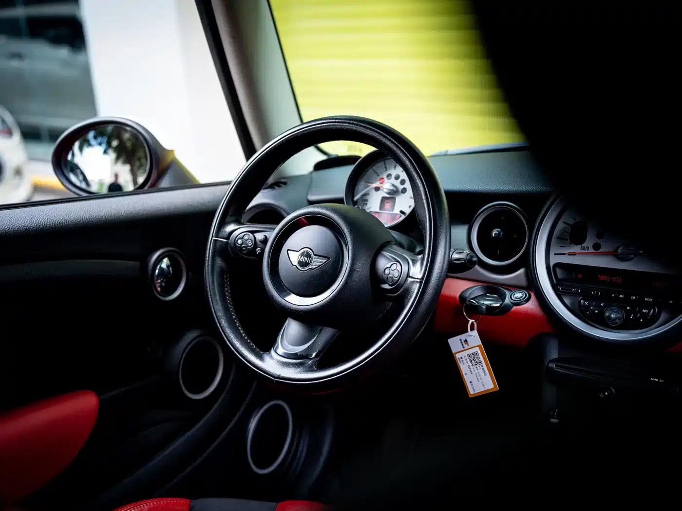 2011 MINI 1.6L COOPER Fun — миниатюра 16