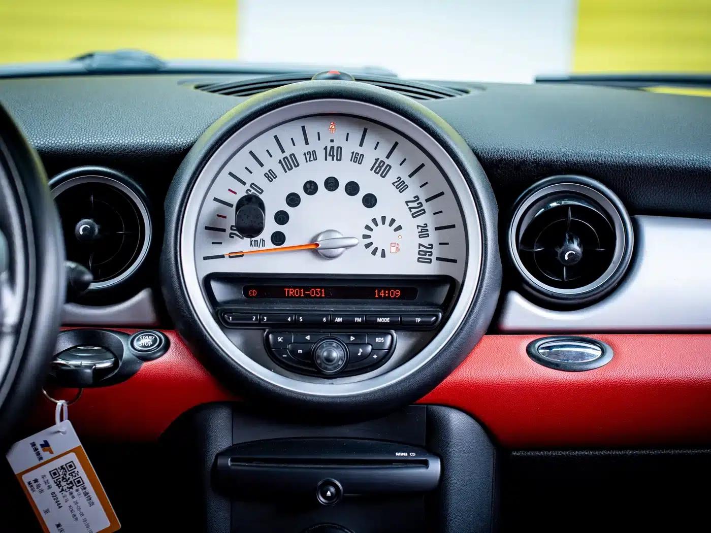 2011 MINI 1.6L COOPER Fun — миниатюра 17