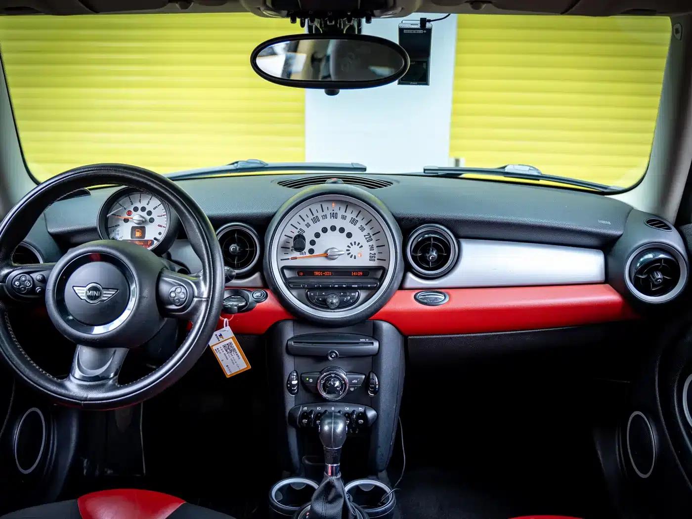 2011 MINI 1.6L COOPER Fun — миниатюра 9