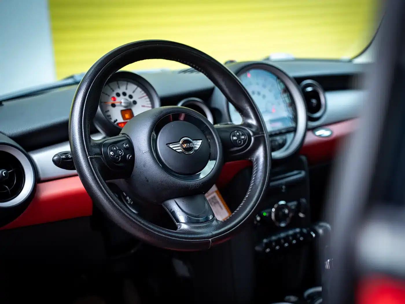 2011 MINI 1.6L COOPER Fun — миниатюра 10