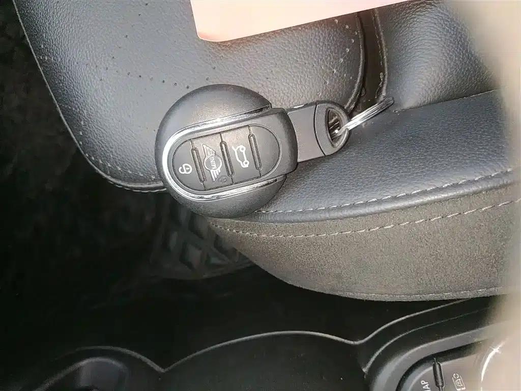 MINI 2021 1.5T COOPER CABRIO Artist — миниатюра 17
