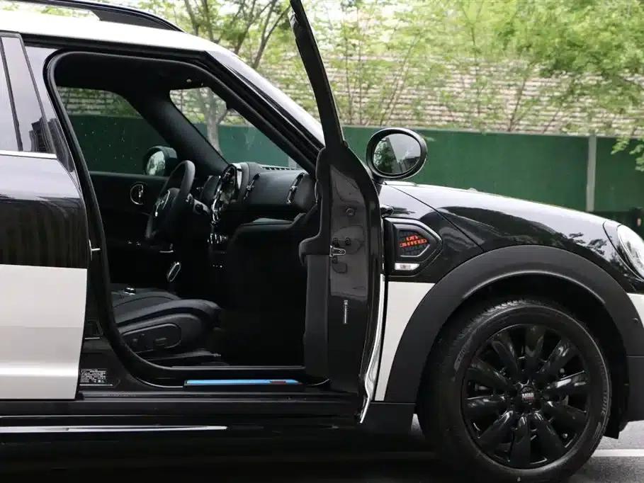 2023 MINI COUNTRYMAN Facelift 2.0T COOPER S ALL4 White Edition — миниатюра 20