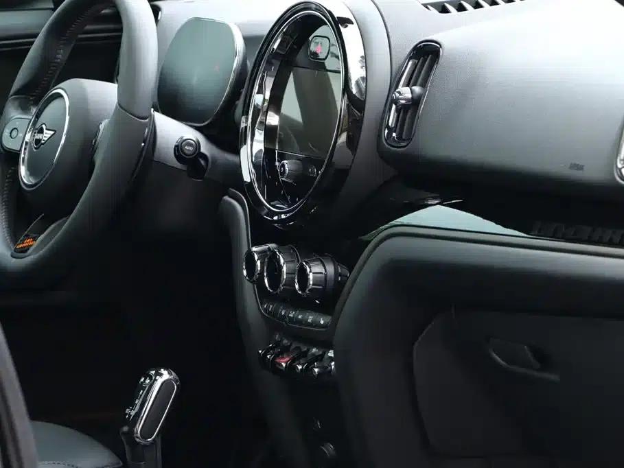 2023 MINI COUNTRYMAN Facelift 2.0T COOPER S ALL4 White Edition — миниатюра 21