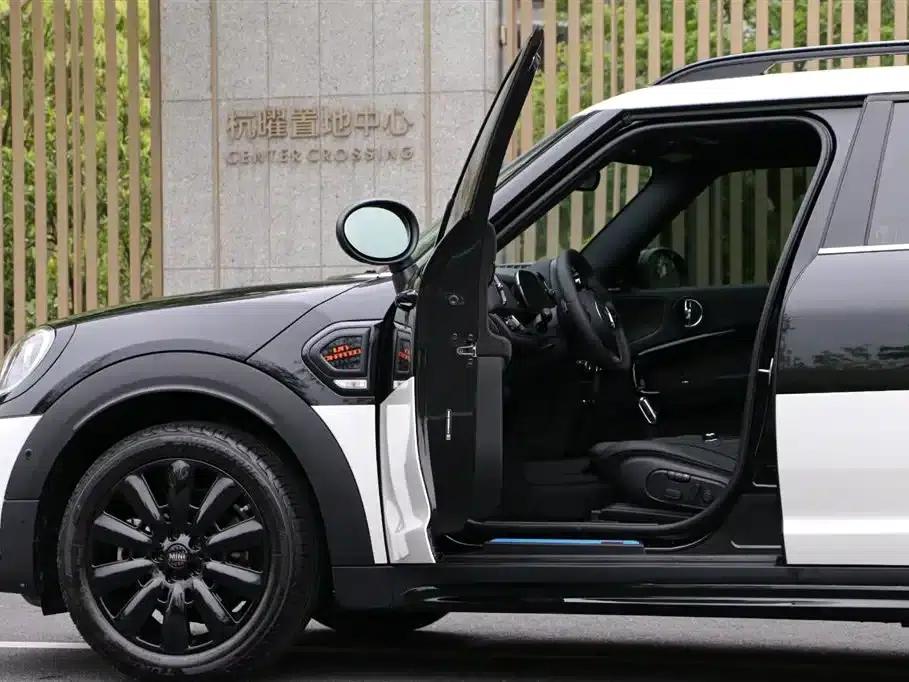 2023 MINI COUNTRYMAN Facelift 2.0T COOPER S ALL4 White Edition — миниатюра 26