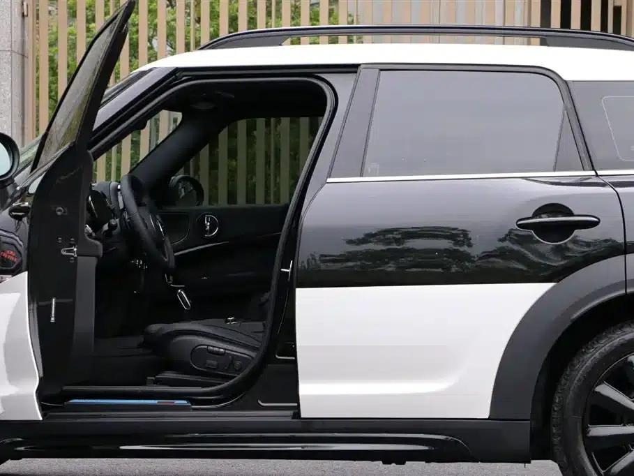 2023 MINI COUNTRYMAN Facelift 2.0T COOPER S ALL4 White Edition — миниатюра 27