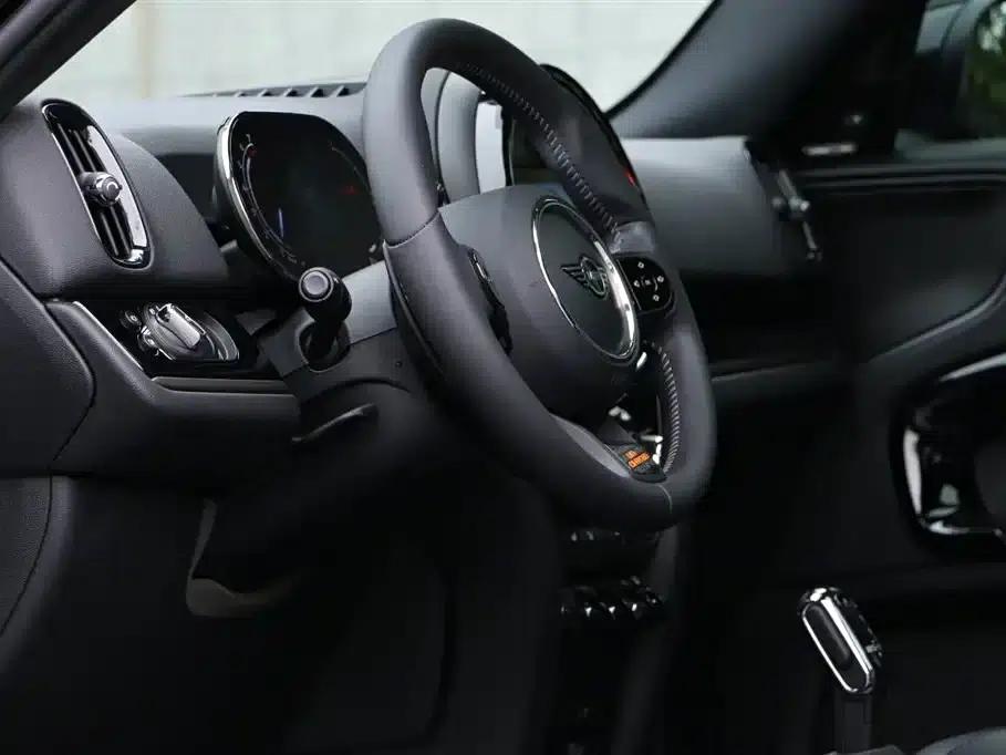 2023 MINI COUNTRYMAN Facelift 2.0T COOPER S ALL4 White Edition — миниатюра 28