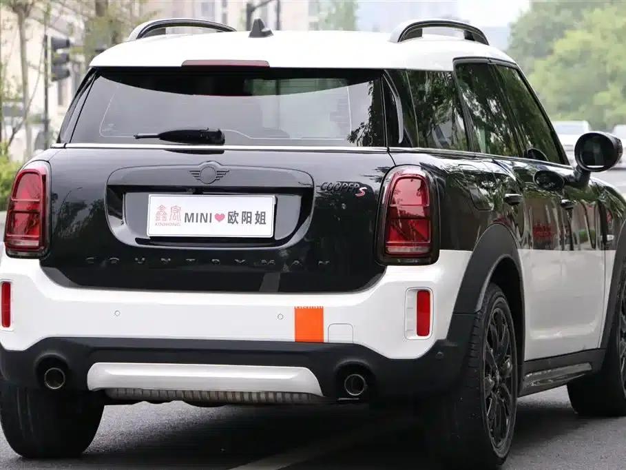 2023 MINI COUNTRYMAN Facelift 2.0T COOPER S ALL4 White Edition — миниатюра 4