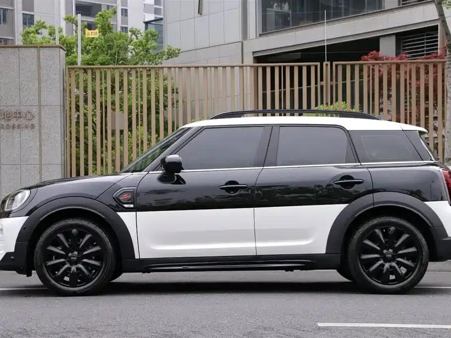2023 MINI COUNTRYMAN Facelift 2.0T COOPER S ALL4 White Edition — миниатюра 9