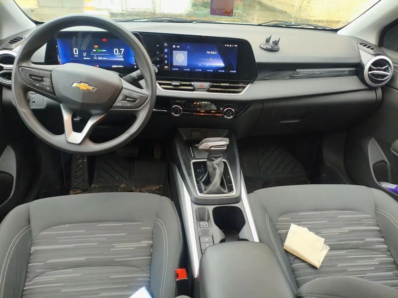 Chevrolet Monza 2023 1.5L Dual-Clutch Enjoyment Edition — миниатюра 12