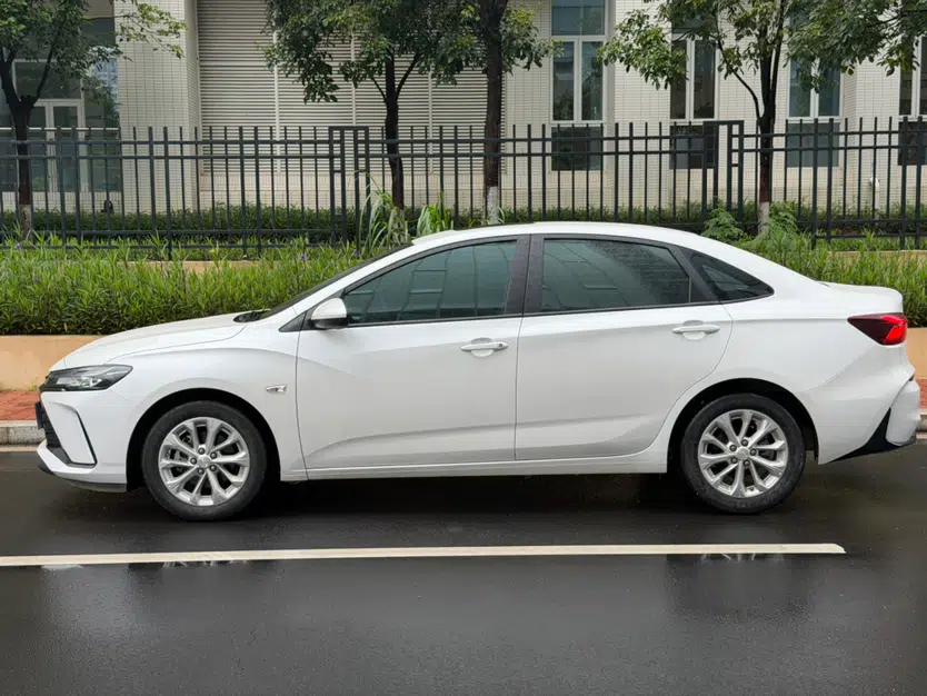 Chevrolet Monza 2024 1.5L Dual-Clutch Enjoyment Edition — миниатюра 9