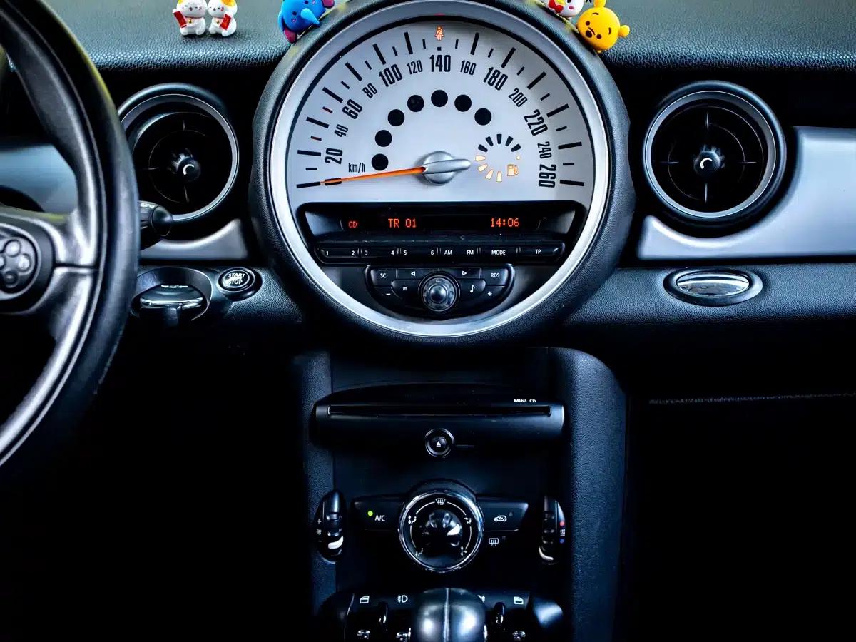 2011 MINI CLUBMAN 1.6L COOPER Fun — миниатюра 14