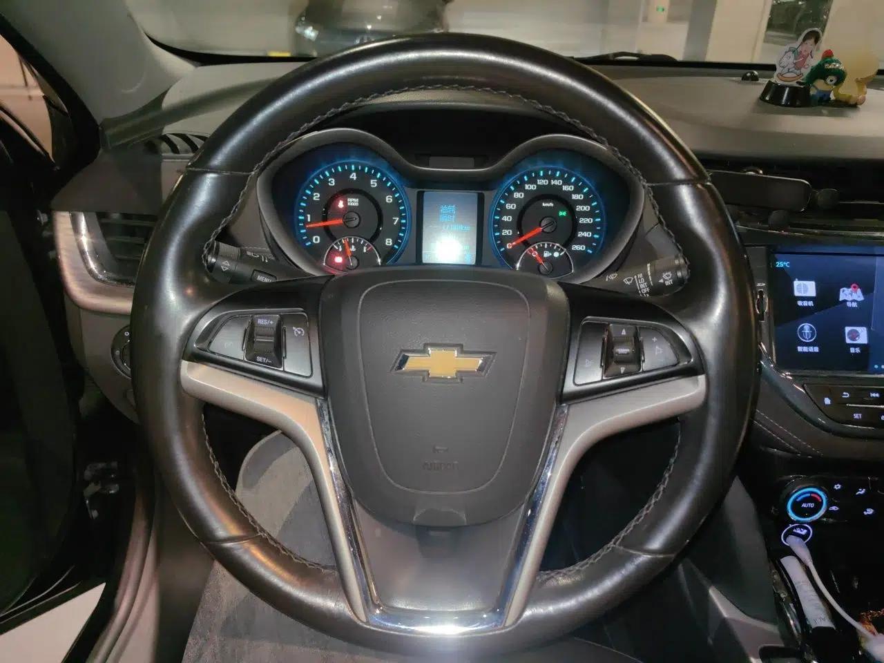 Chevrolet Malibu 2016 2.0L Automatic Luxury Edition — миниатюра 11