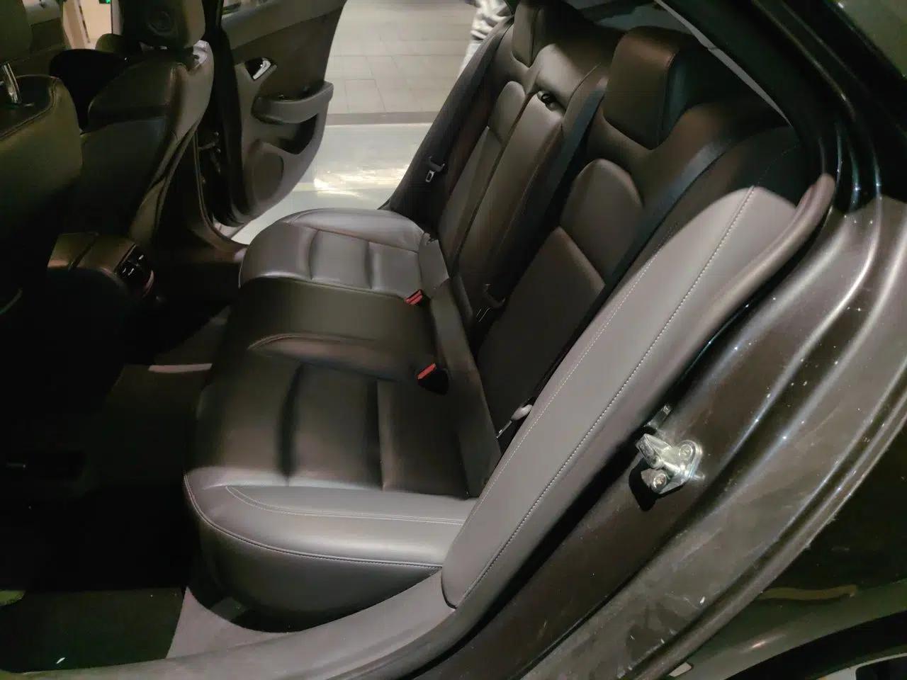 Chevrolet Malibu 2016 2.0L Automatic Luxury Edition — миниатюра 18