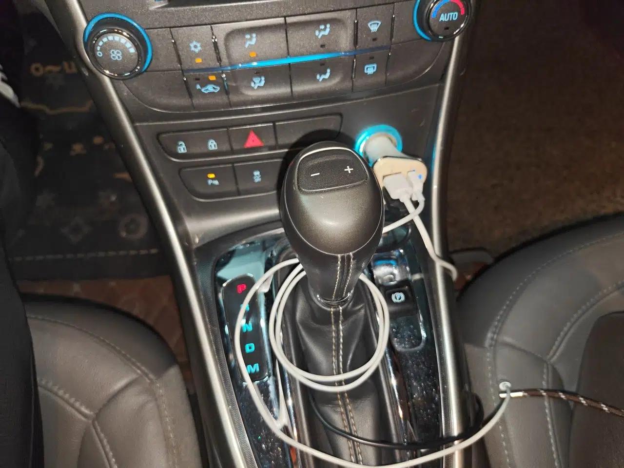 Chevrolet Malibu 2014 2.0L Automatic Comfort Edition — миниатюра 15