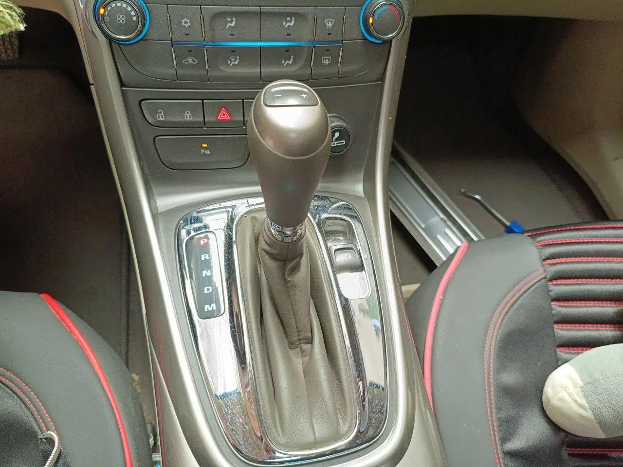Chevrolet Malibu 2014 2.0L Automatic Comfort Edition — миниатюра 11