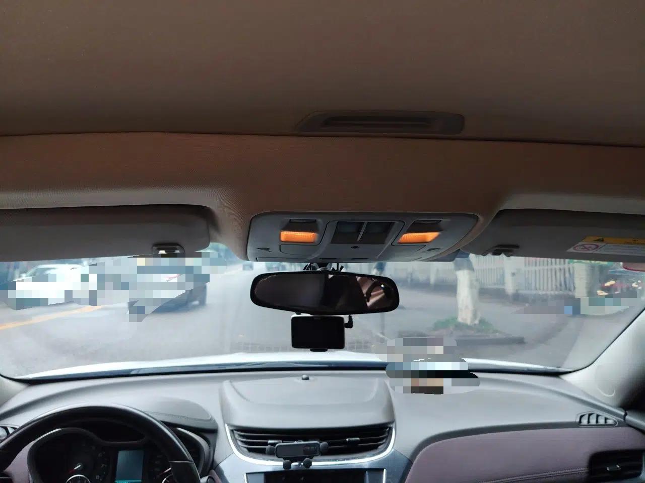 Chevrolet Malibu 2016 2.0L Automatic Luxury Edition — миниатюра 19