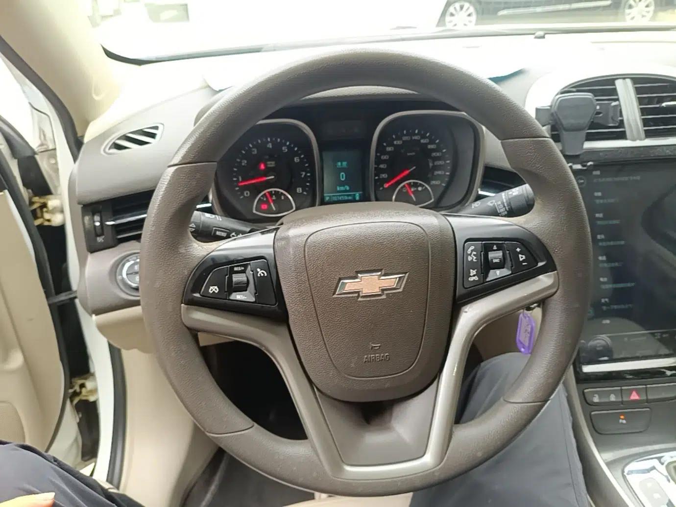 Chevrolet Malibu 2014 2.0L Automatic Comfort Edition — миниатюра 14