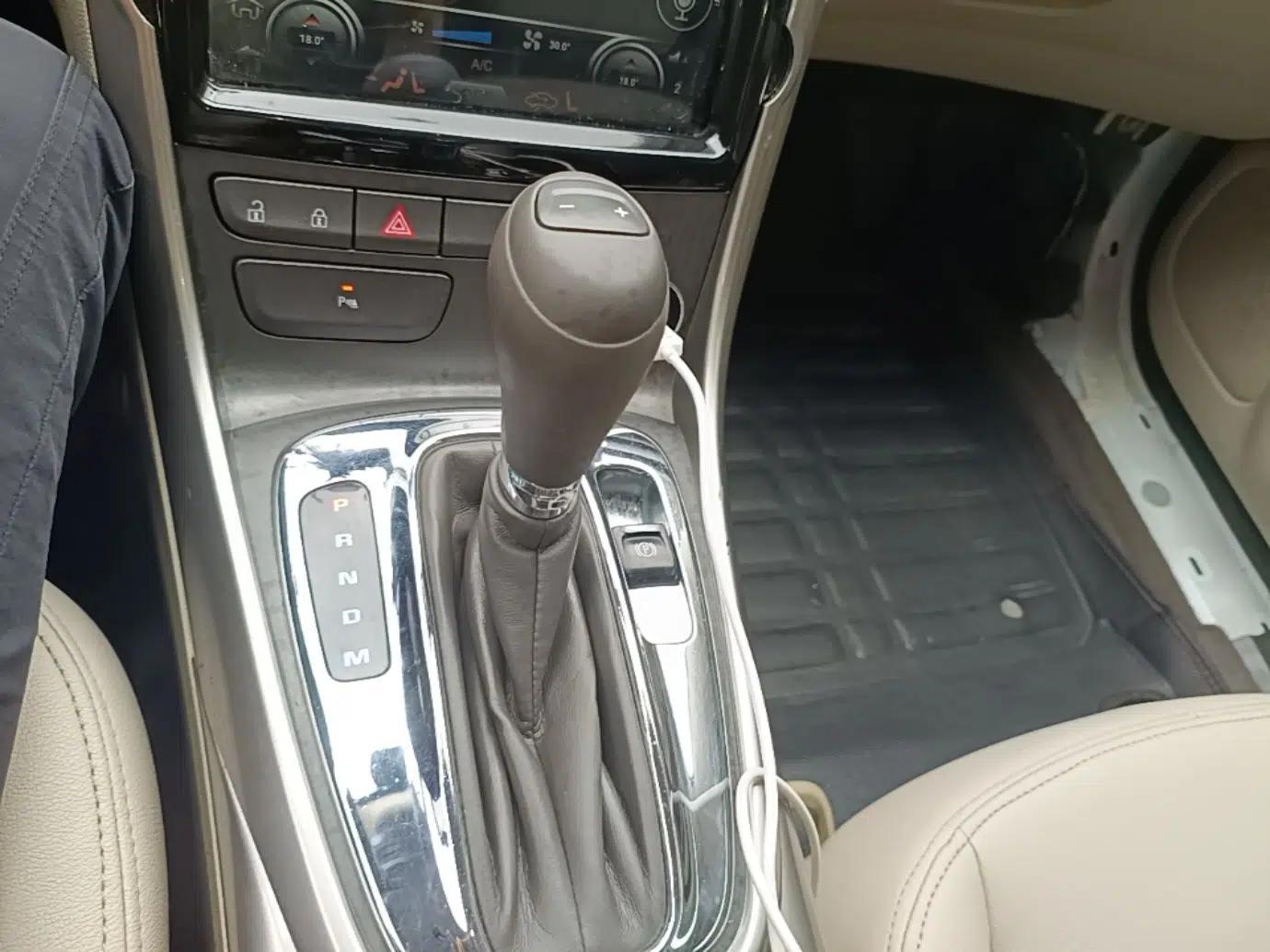Chevrolet Malibu 2014 2.0L Automatic Comfort Edition — миниатюра 17