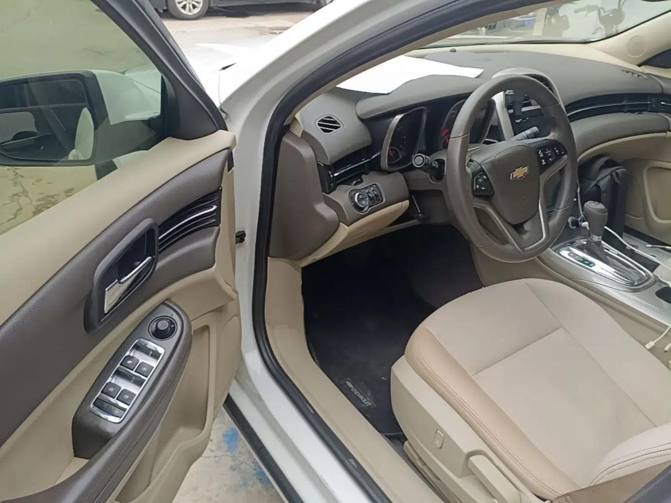 Chevrolet Malibu 2014 2.0L Automatic Comfort Edition — миниатюра 19