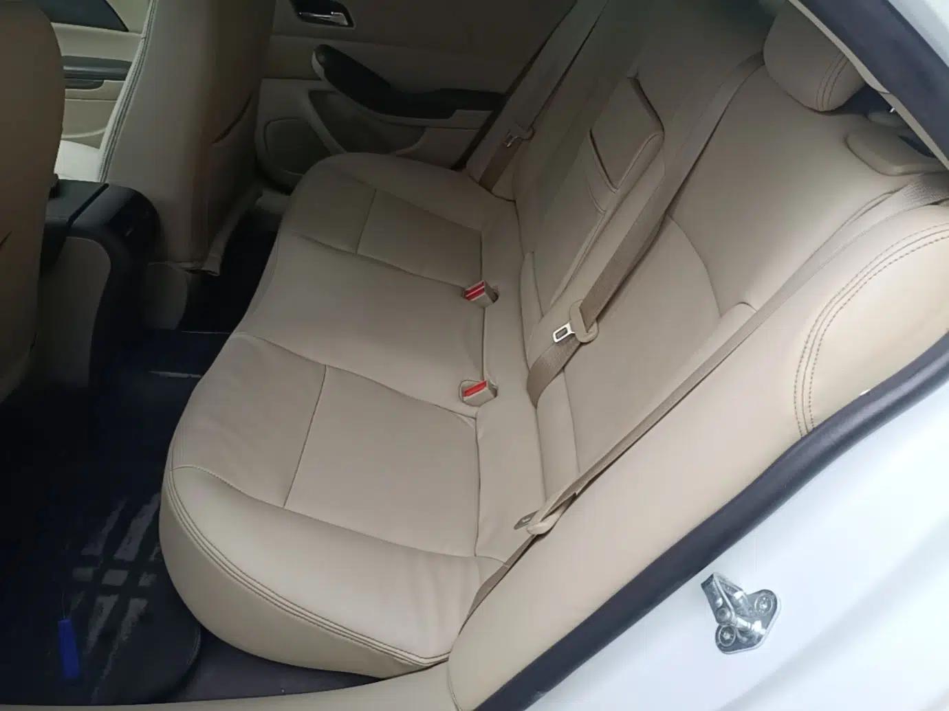 Chevrolet Malibu 2014 2.0L Automatic Comfort Edition — миниатюра 20