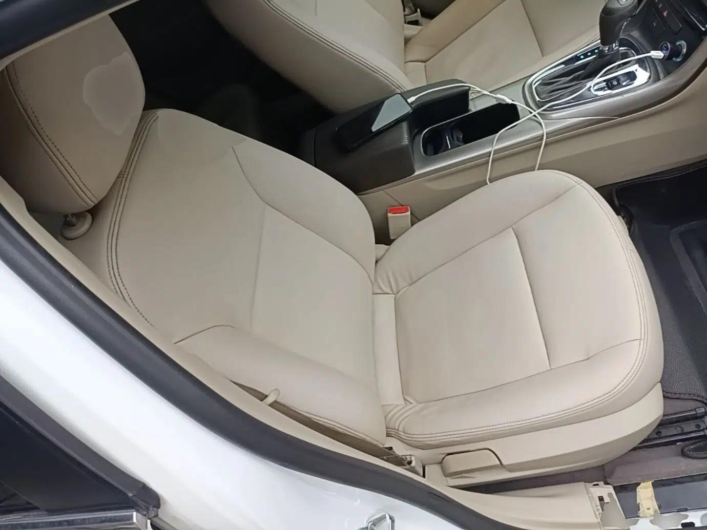 Chevrolet Malibu 2014 2.0L Automatic Comfort Edition — миниатюра 23