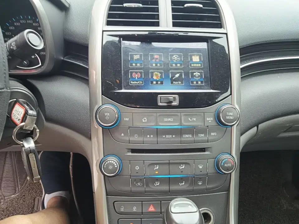 Chevrolet Malibu 2014 2.0L Automatic Luxury Edition — миниатюра 13