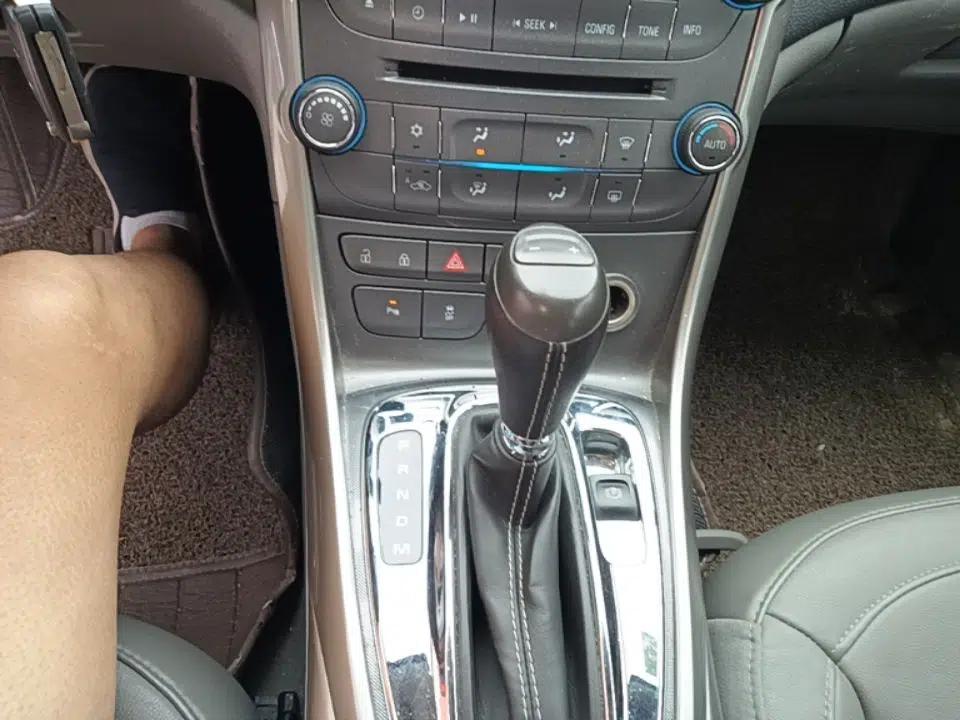 Chevrolet Malibu 2014 2.0L Automatic Luxury Edition — миниатюра 14