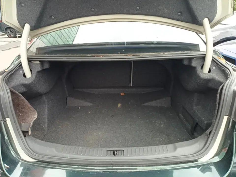 Chevrolet Malibu 2014 2.0L Automatic Luxury Edition — миниатюра 17