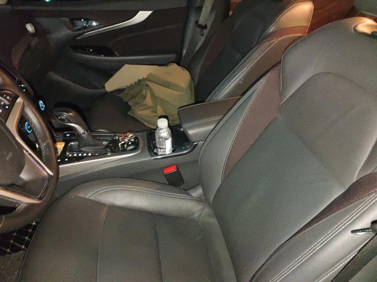 Chevrolet Malibu 2016 2.0L Automatic Luxury Edition — миниатюра 16