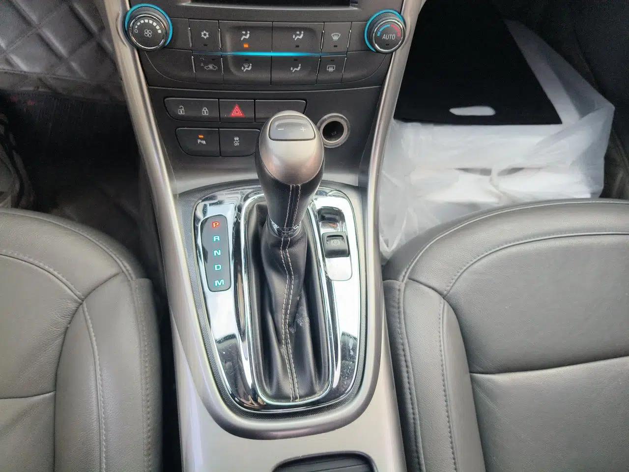 Chevrolet Malibu 2014 2.0L Automatic Luxury Edition — миниатюра 15