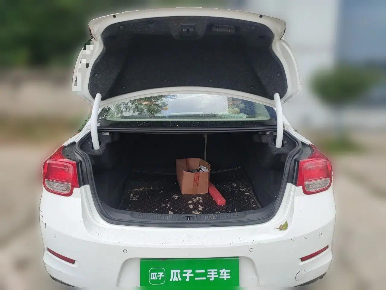 Chevrolet Malibu 2014 2.0L Automatic Comfort Edition — миниатюра 20