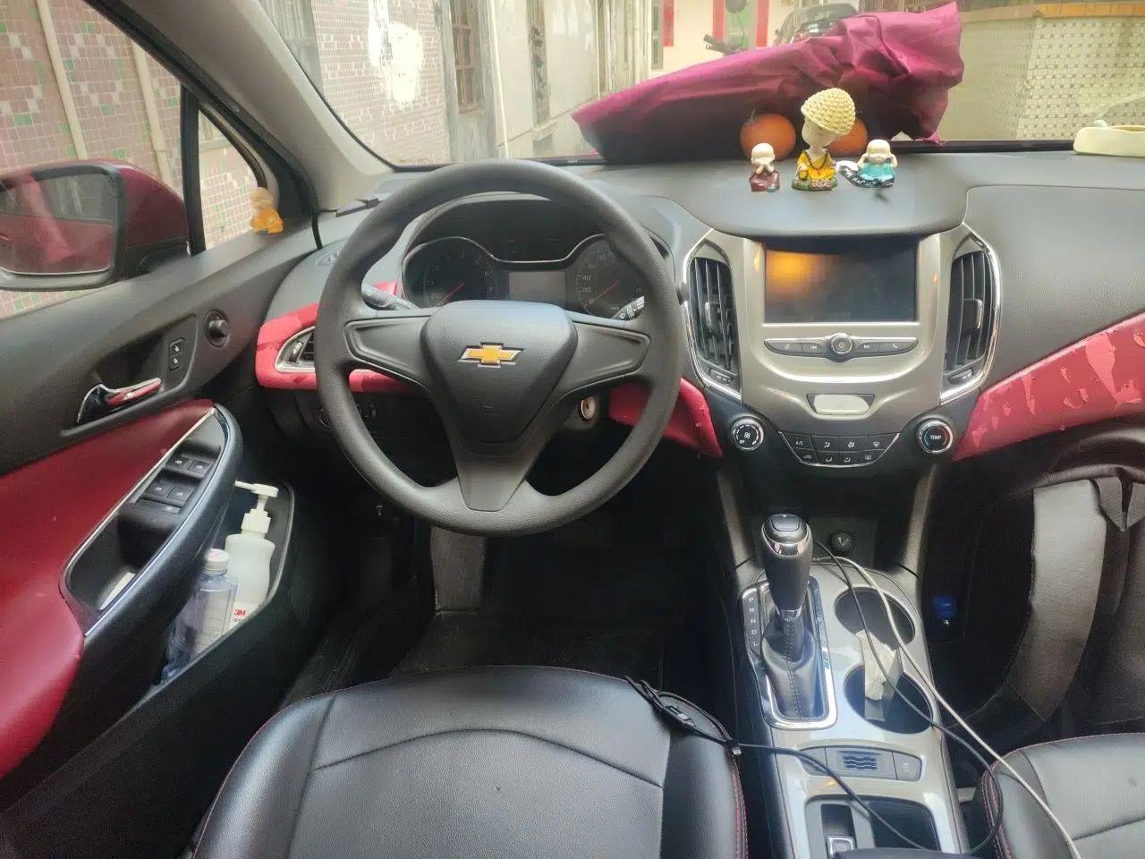 Chevrolet Cruze 2017 1.5L Automatic Pioneer Sunroof Edition — миниатюра 11