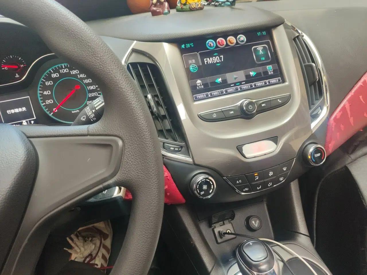 Chevrolet Cruze 2017 1.5L Automatic Pioneer Sunroof Edition — миниатюра 14