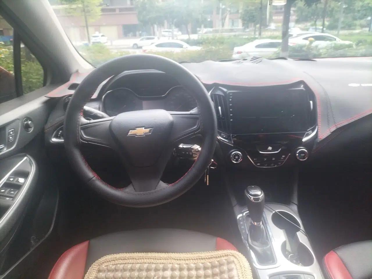 Chevrolet Cruze 2017 1.5L Automatic Pioneer Sunroof Edition — миниатюра 11