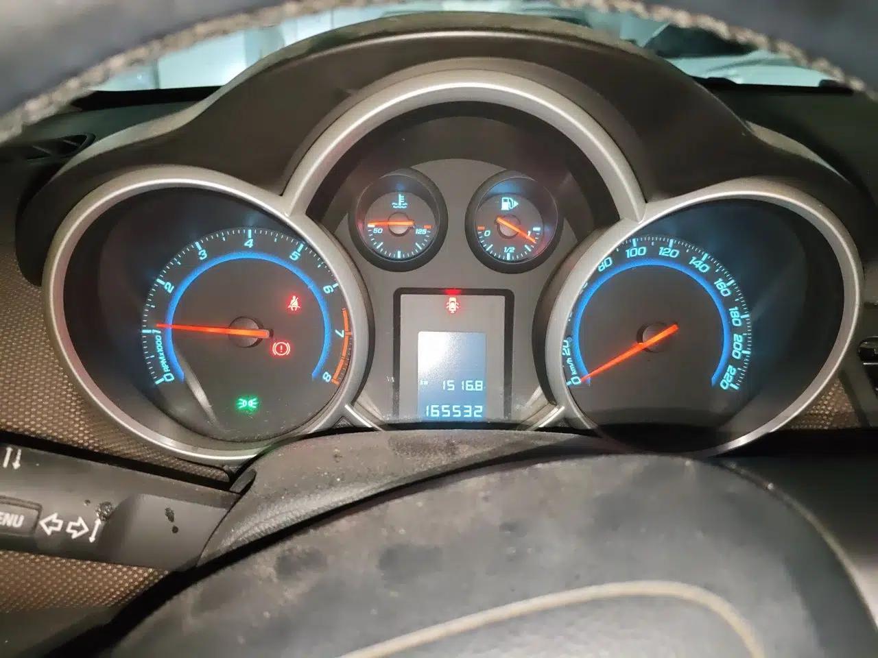 Chevrolet Cruze 2013 Hatchback 1.6L Manual Luxury Model — миниатюра 12