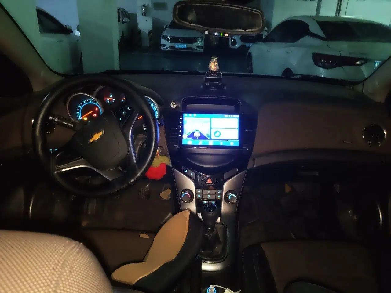 Chevrolet Cruze 2013 Hatchback 1.6L Manual Luxury Model — миниатюра 10