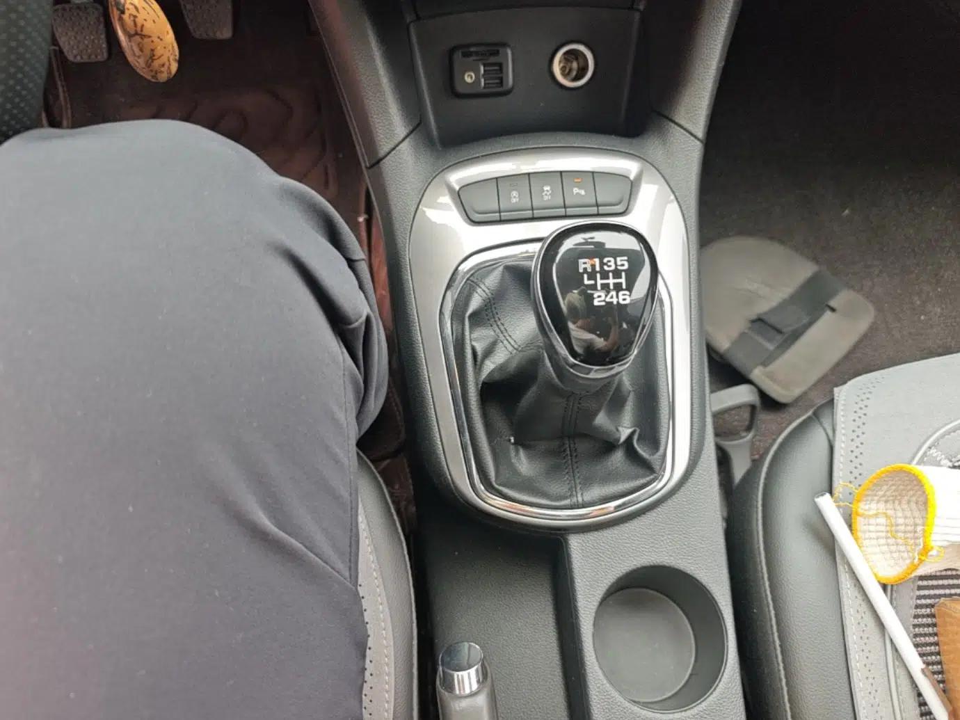 Chevrolet Cruze 2017 1.5L Manual Xuanfeng Edition — миниатюра 17