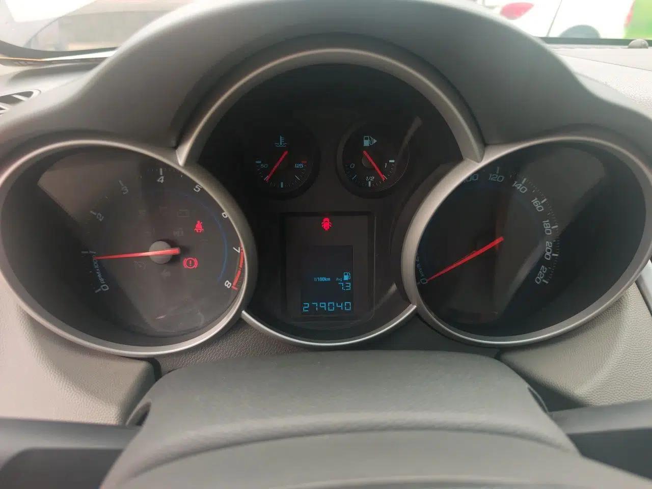 Chevrolet Cruze 2011 1.6L SL MT — миниатюра 12