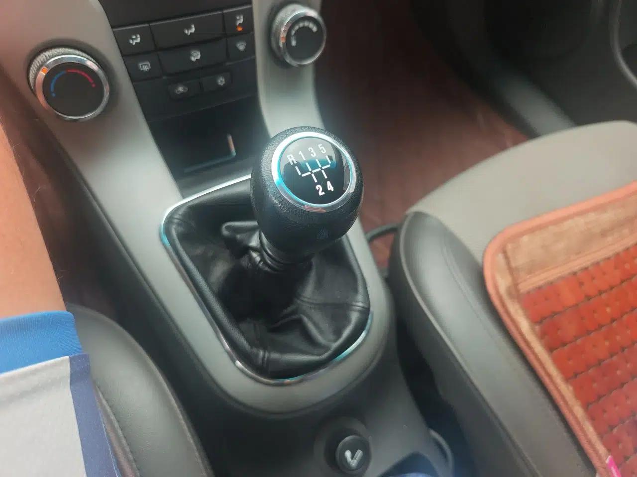 Chevrolet Cruze 2011 1.6L SL MT — миниатюра 15