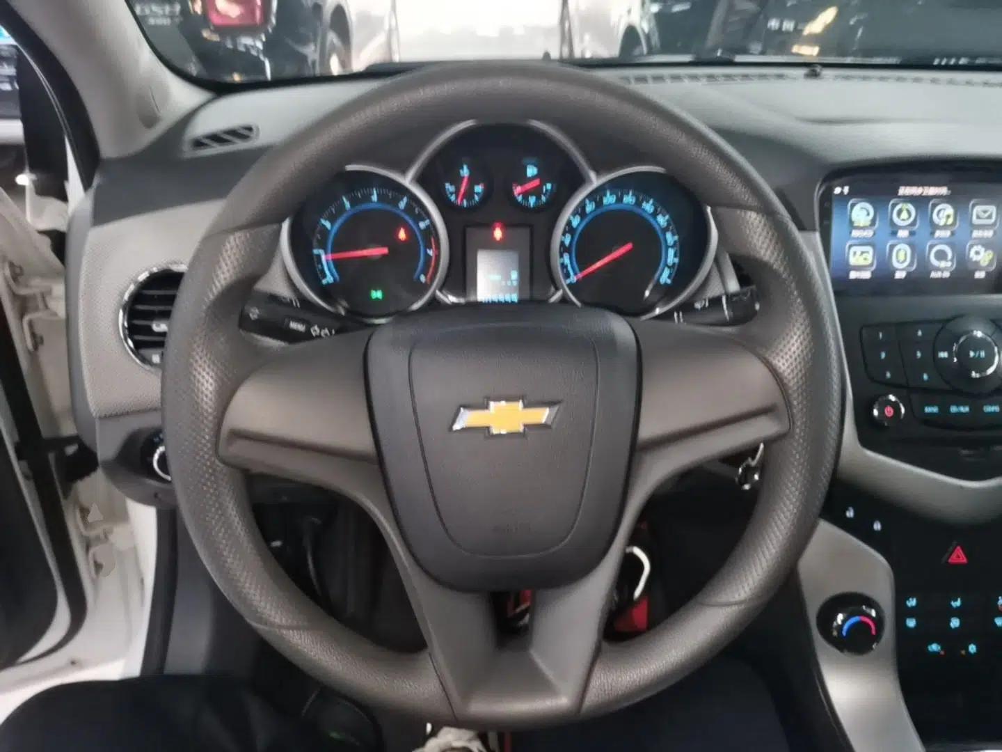 Chevrolet Cruze 2014 1.6L SL Millionth Anniversary Edition MT — миниатюра 14