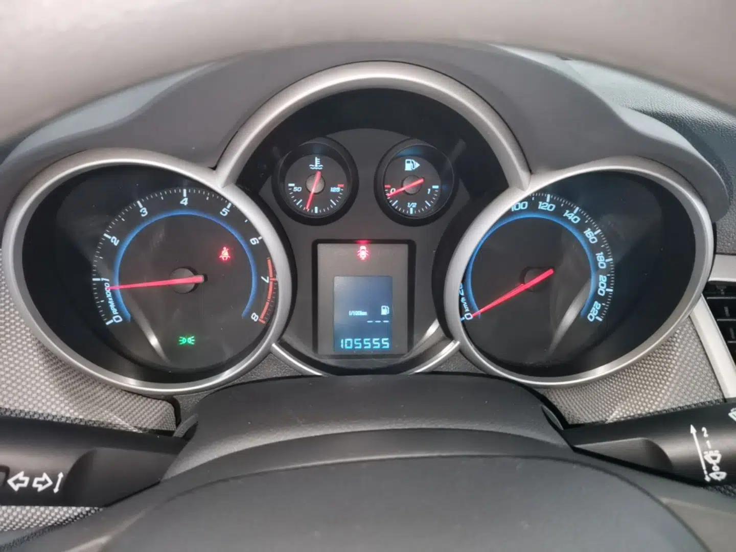 Chevrolet Cruze 2014 1.6L SL Millionth Anniversary Edition MT — миниатюра 15