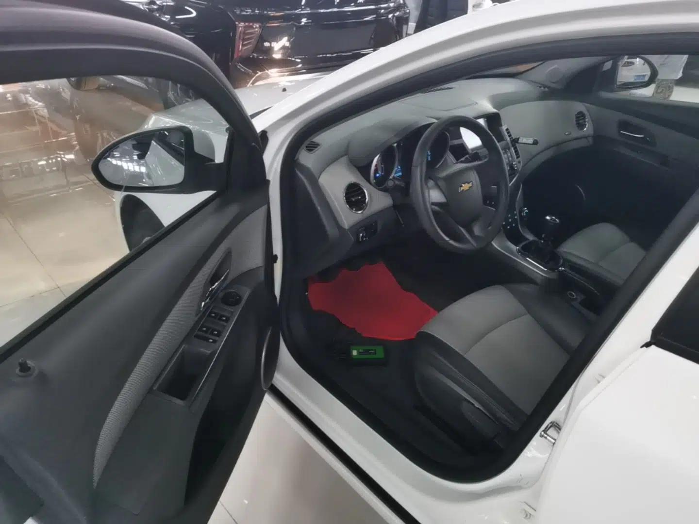 Chevrolet Cruze 2014 1.6L SL Millionth Anniversary Edition MT — миниатюра 19