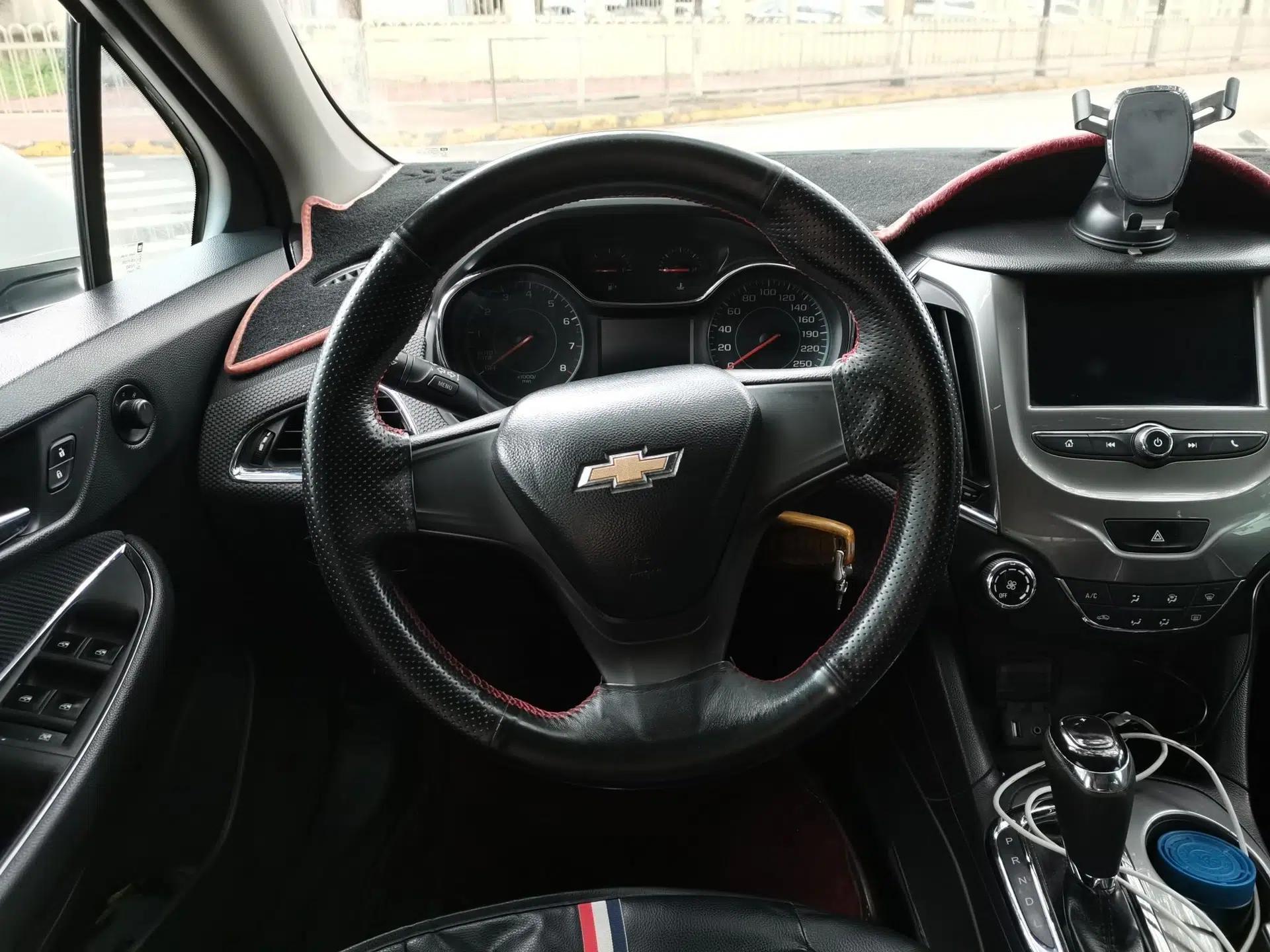 Chevrolet Cruze 2018 320 Automatic Pioneer Sunroof Edition — миниатюра 11